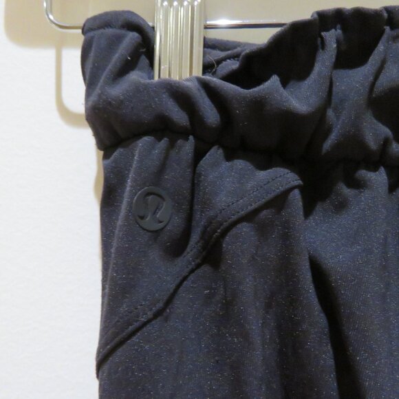 LULULEMON Keep Moving Pant in Black Athleisure Travel Office Casual - Size US 0 - Picture 10 of 11